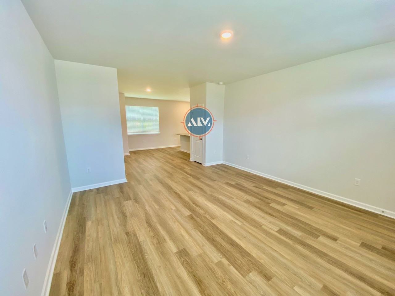 1729 Sanctum St - Photo 5 of 25