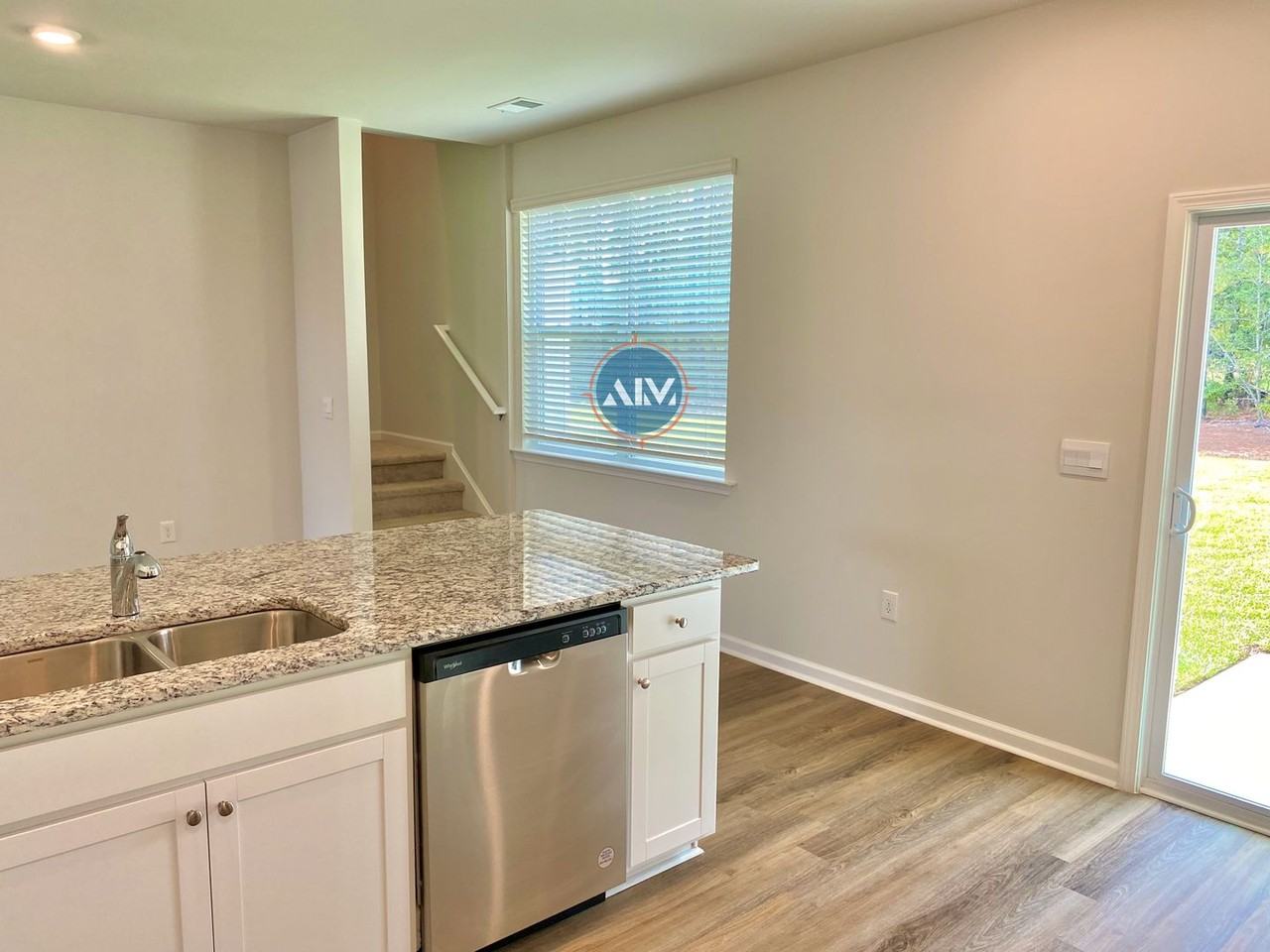 1729 Sanctum St - Photo 6 of 25