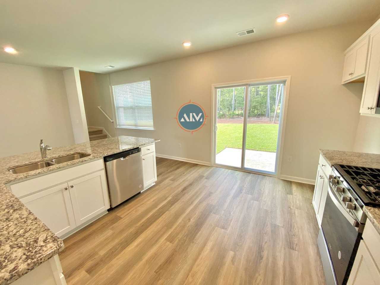 1729 Sanctum St - Photo 7 of 25