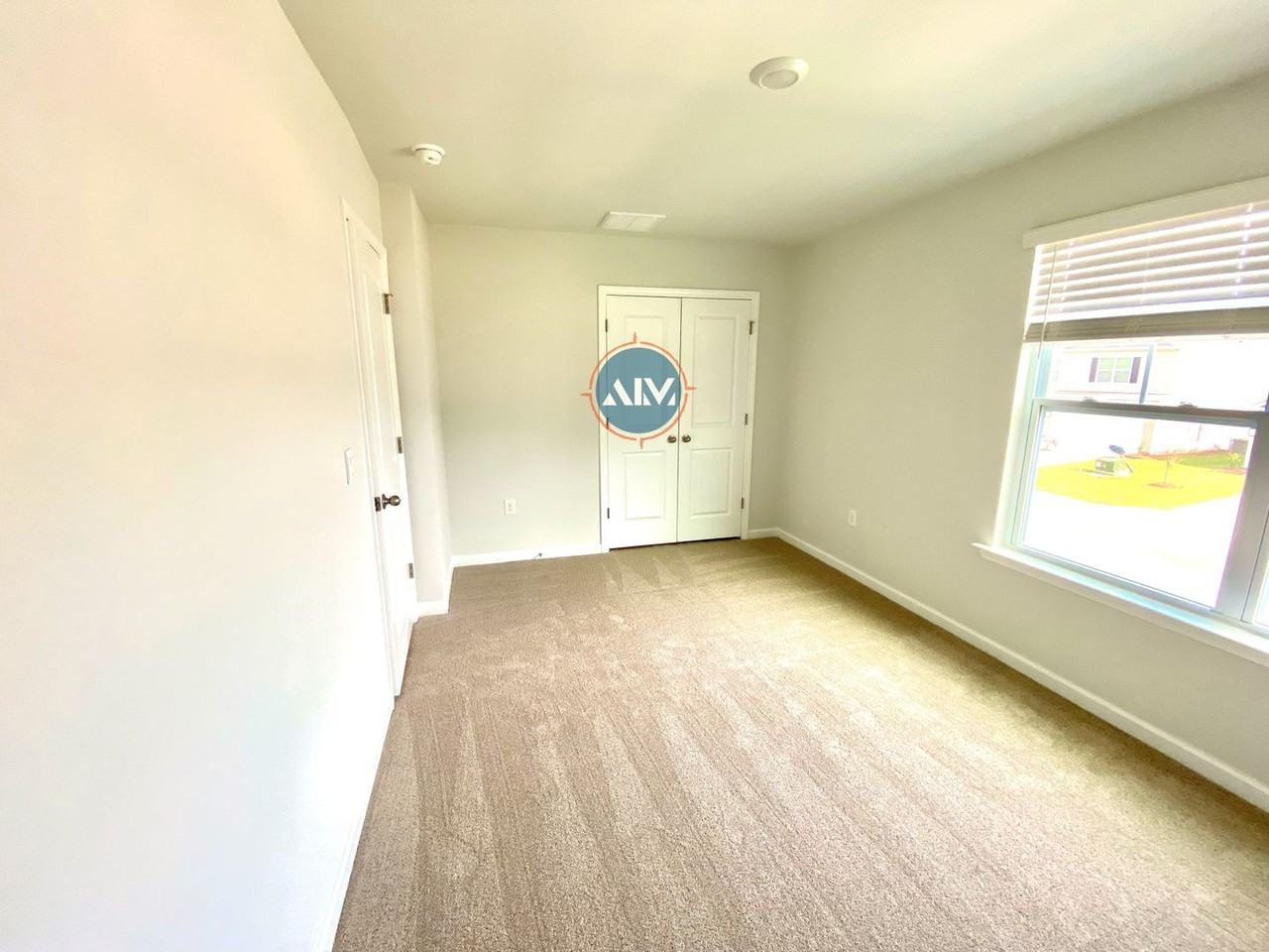 1729 Sanctum St - Photo 2 of 25