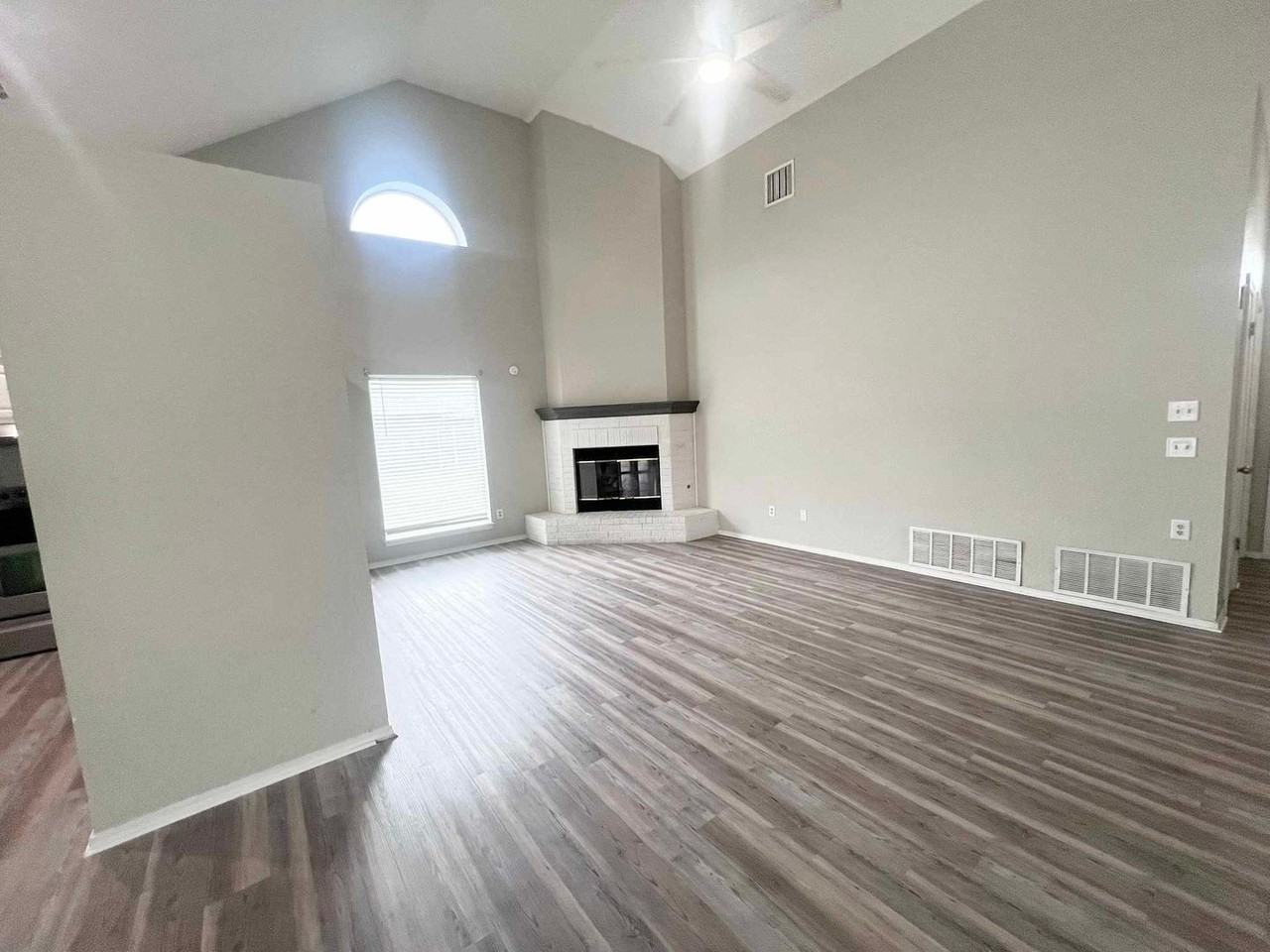 1717 Pinnacle Ln - Photo 3 of 22