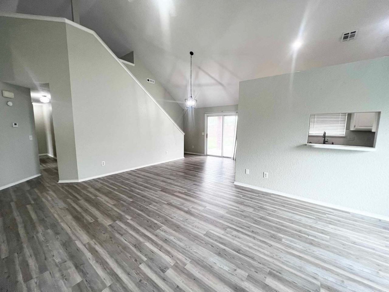 1717 Pinnacle Ln - Photo 4 of 22