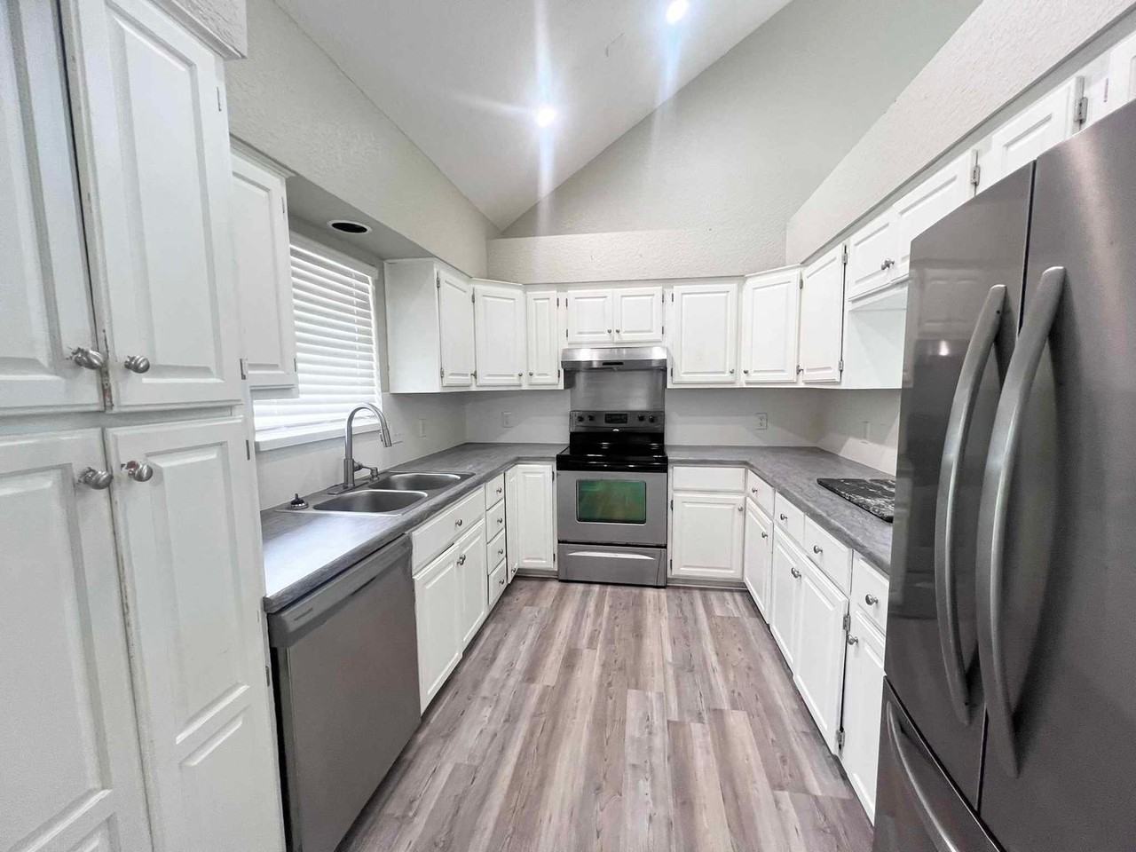 1717 Pinnacle Ln - Photo 5 of 22