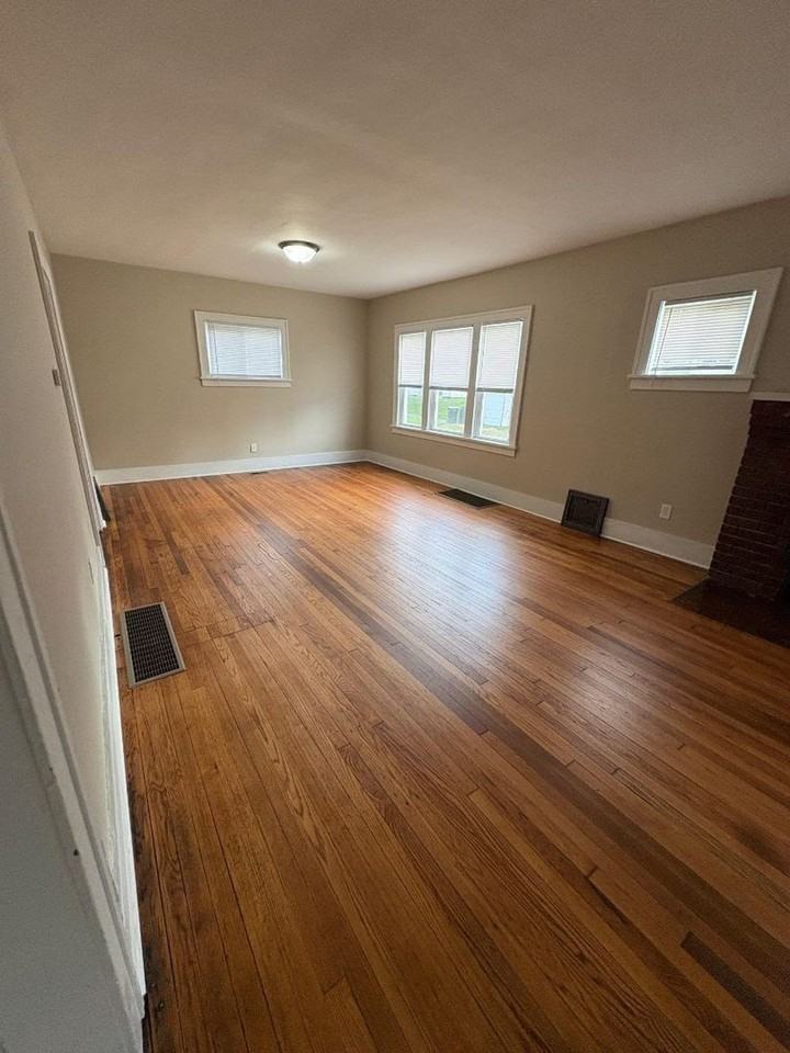 1002 Milton St - Photo 2 of 13