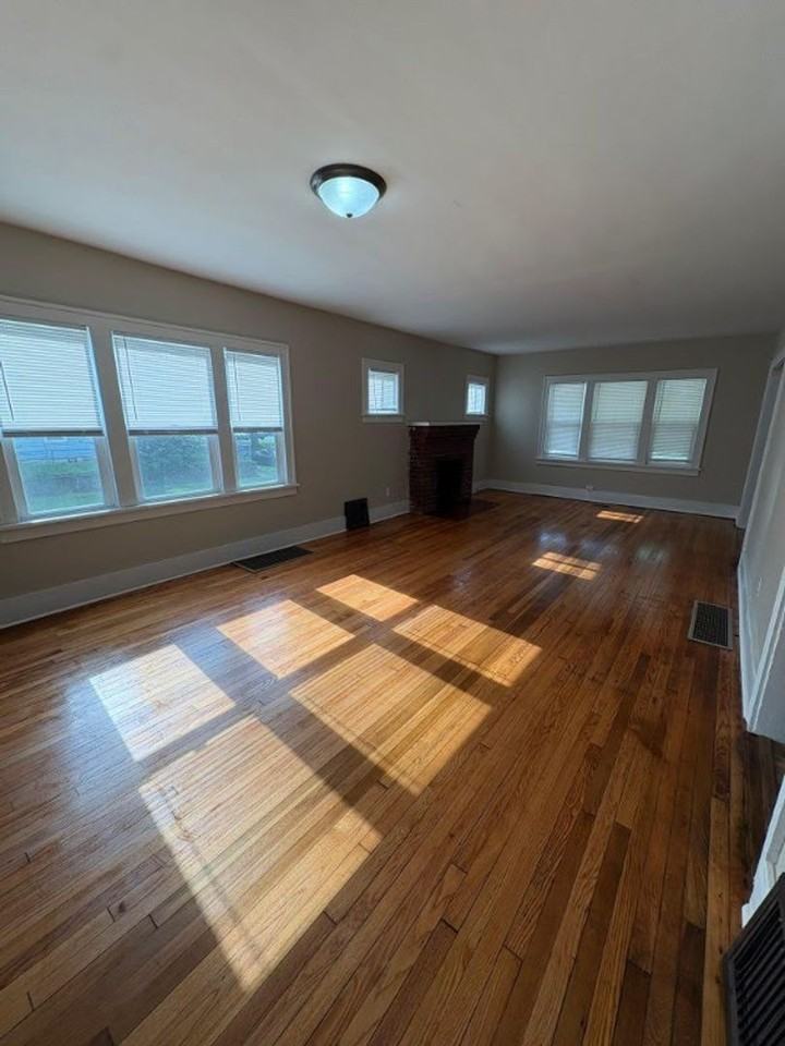 1002 Milton St - Photo 4 of 13