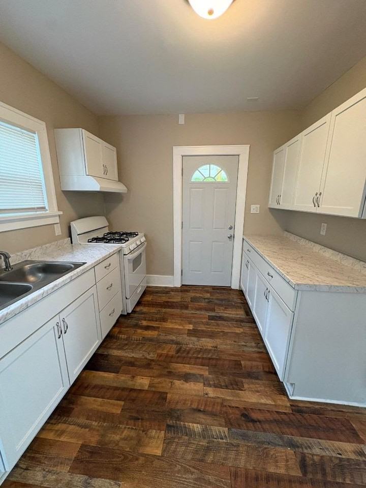 1002 Milton St - Photo 7 of 13