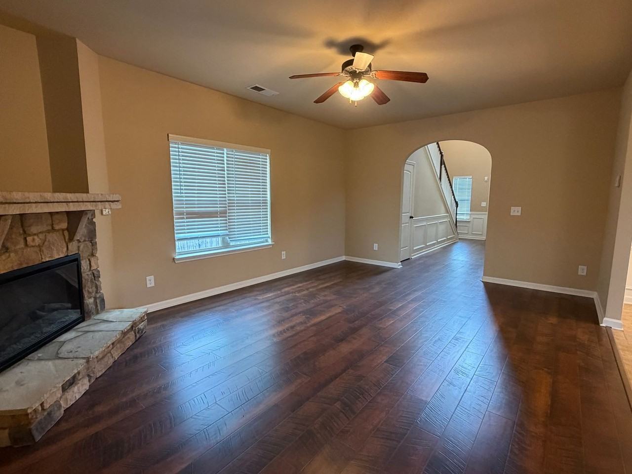 3012 Burgess St - Photo 4 of 32