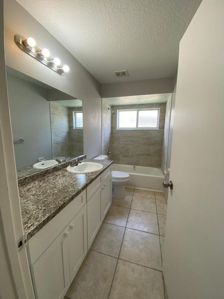 1440 Timberbend Cir - Photo 4 of 10