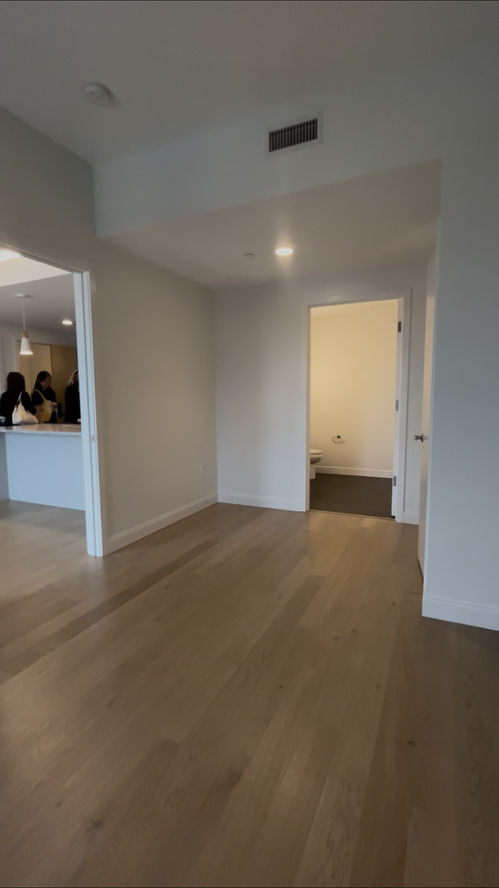 84 604-55Brighton Ave - Photo 3 of 11