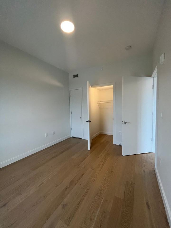 84 604-55Brighton Ave - Photo 5 of 11