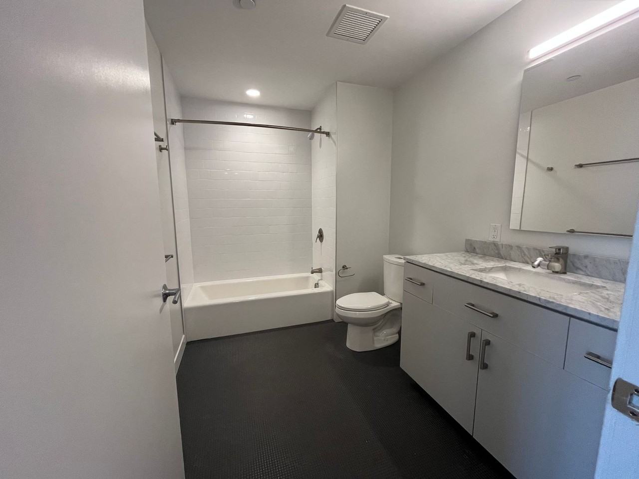 84 604-55Brighton Ave - Photo 6 of 11