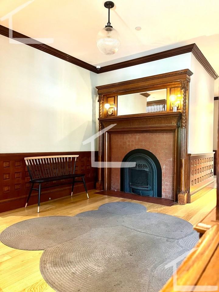 208 Gardner St - Photo 4 of 16