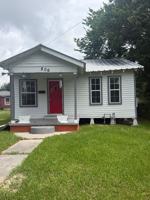 featured image of 806 W D St
