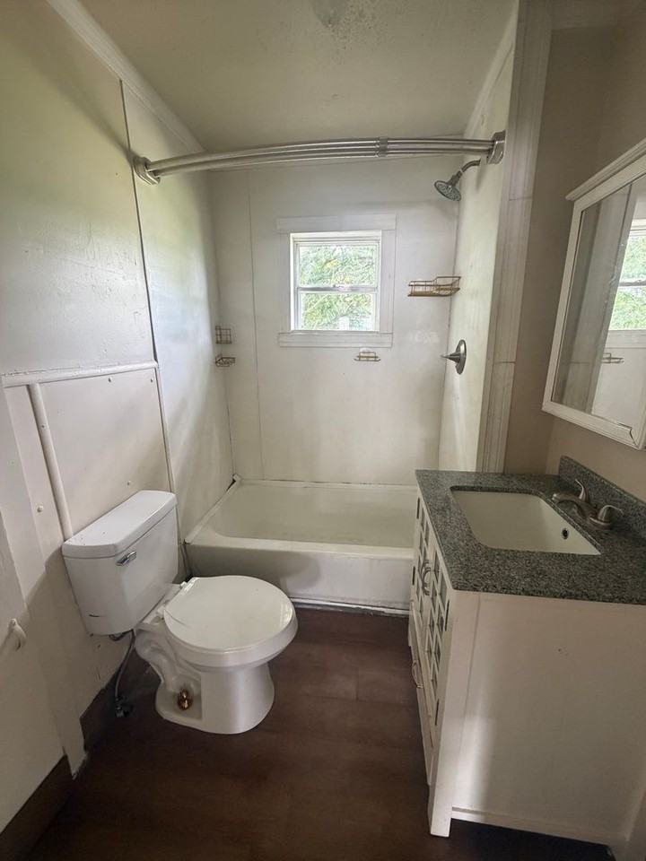 806 W D St - Photo 6 of 8