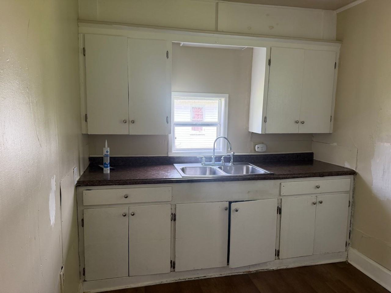806 W D St - Photo 7 of 8
