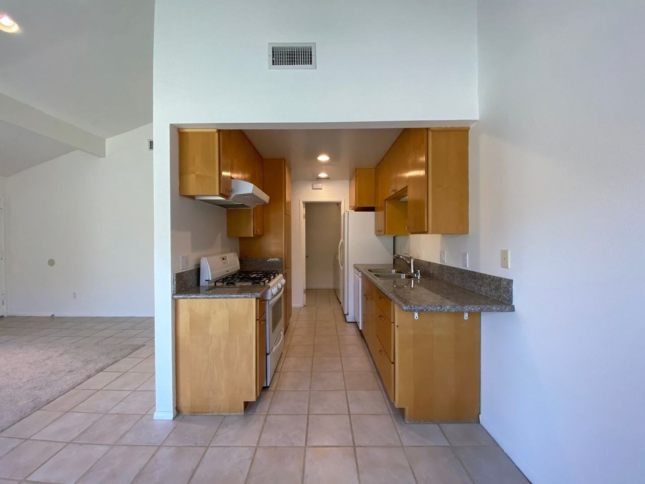 322 Fireside St - Photo 5 of 26