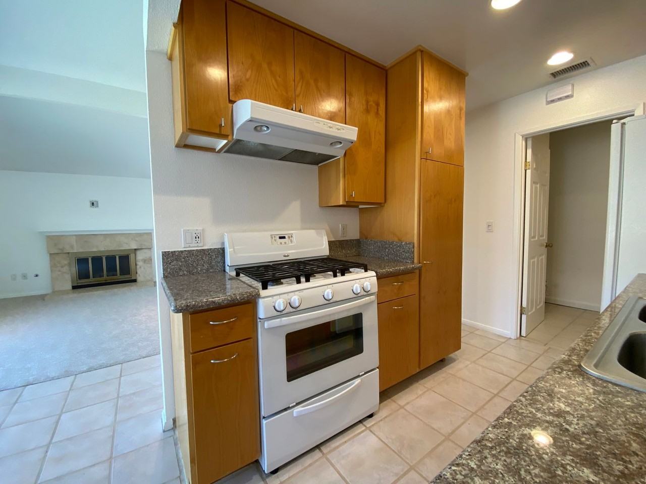 322 Fireside St - Photo 7 of 26
