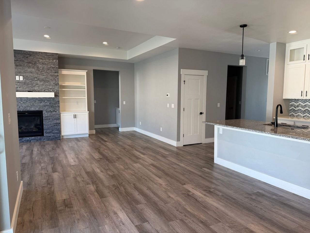 1702 Wyatt Earp Ct - Photo 2 of 17