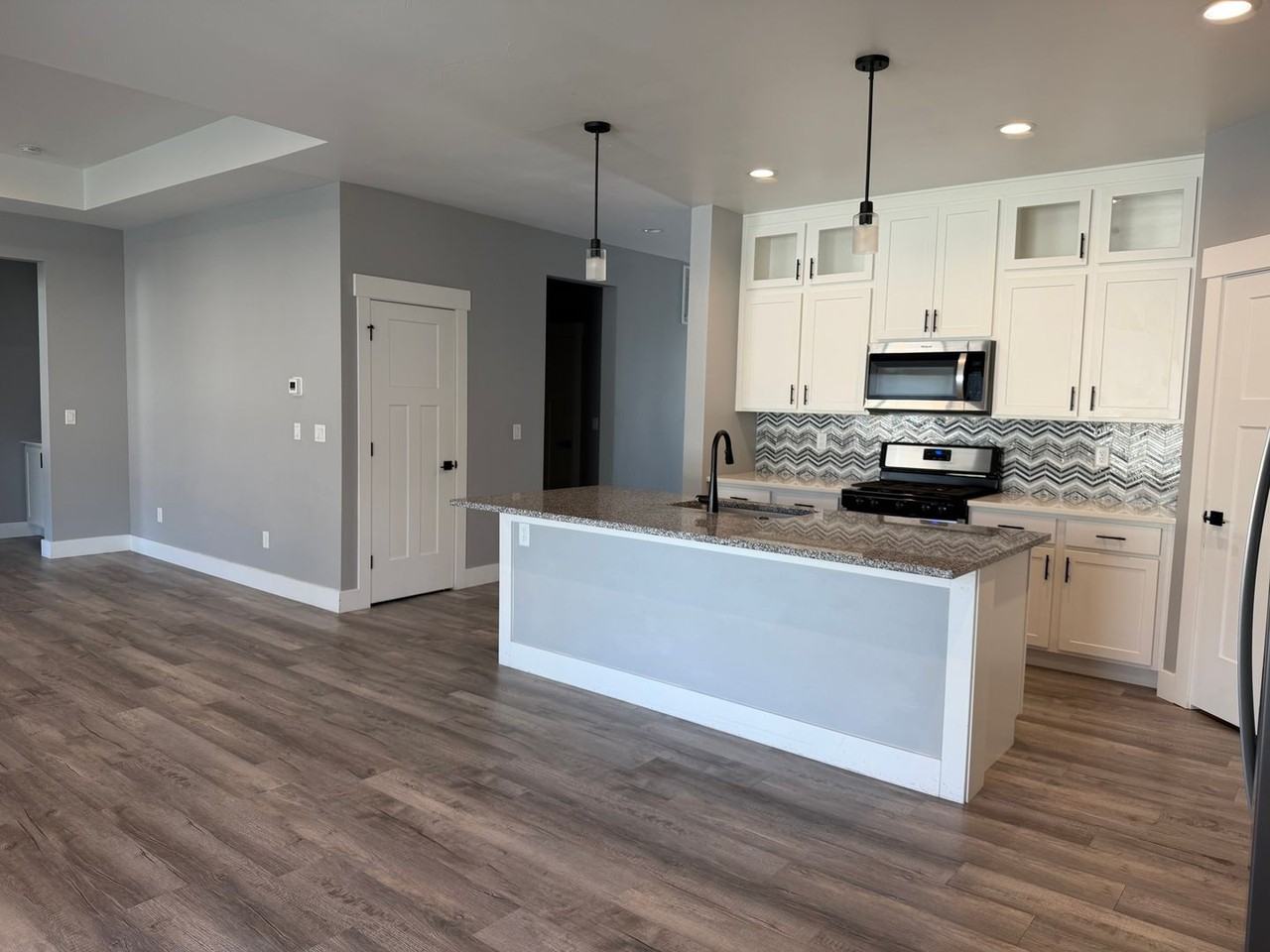 1702 Wyatt Earp Ct - Photo 3 of 17