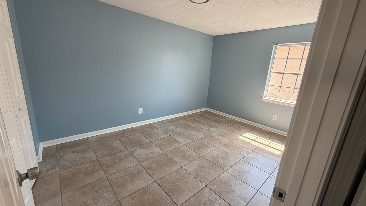 6321 Lenawee St #C3 - Photo 5 of 10