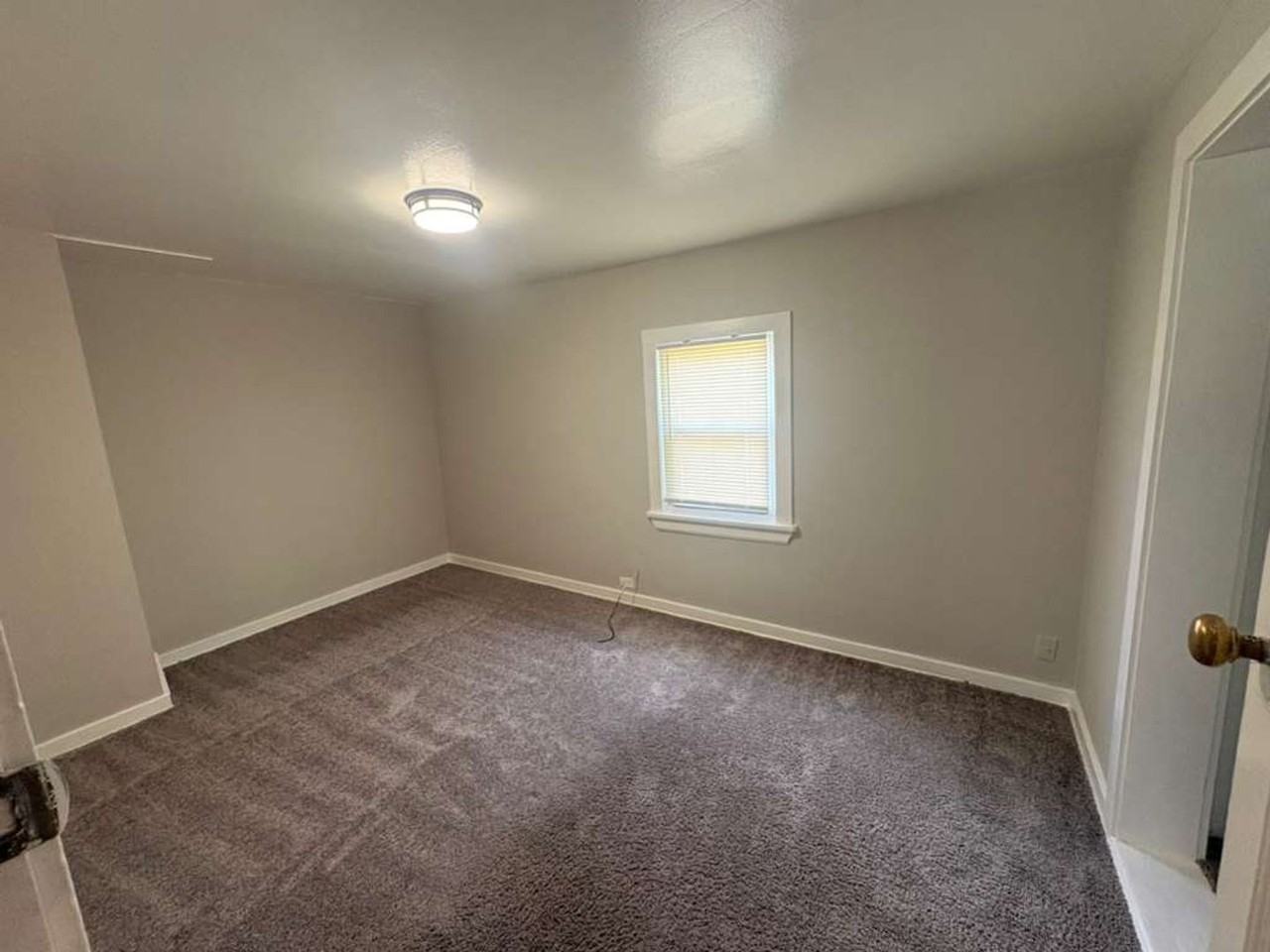 3130 W 33rd Street - Photo 5 of 25
