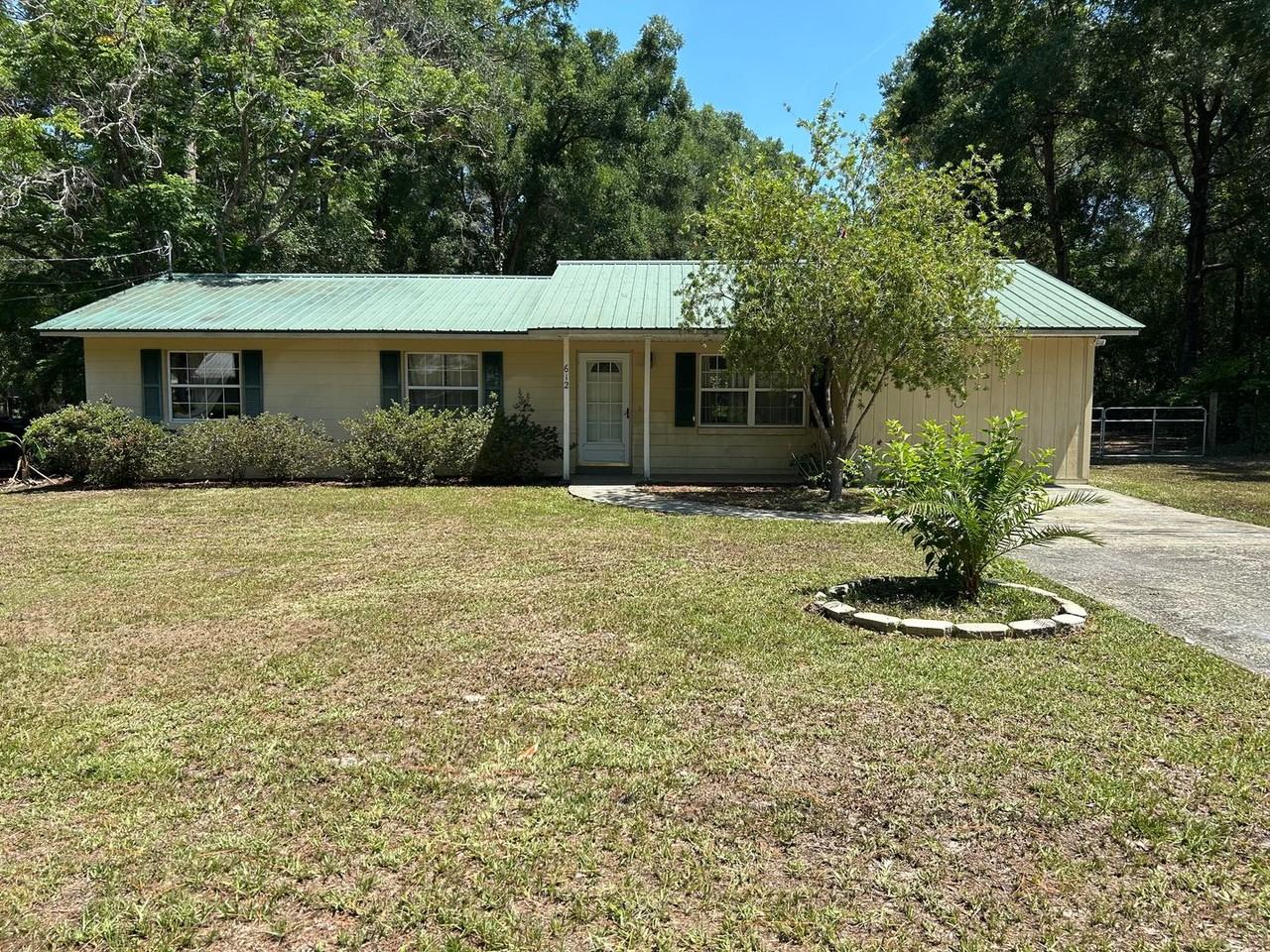 612 Nw 9th Ct - Photo 2 of 15