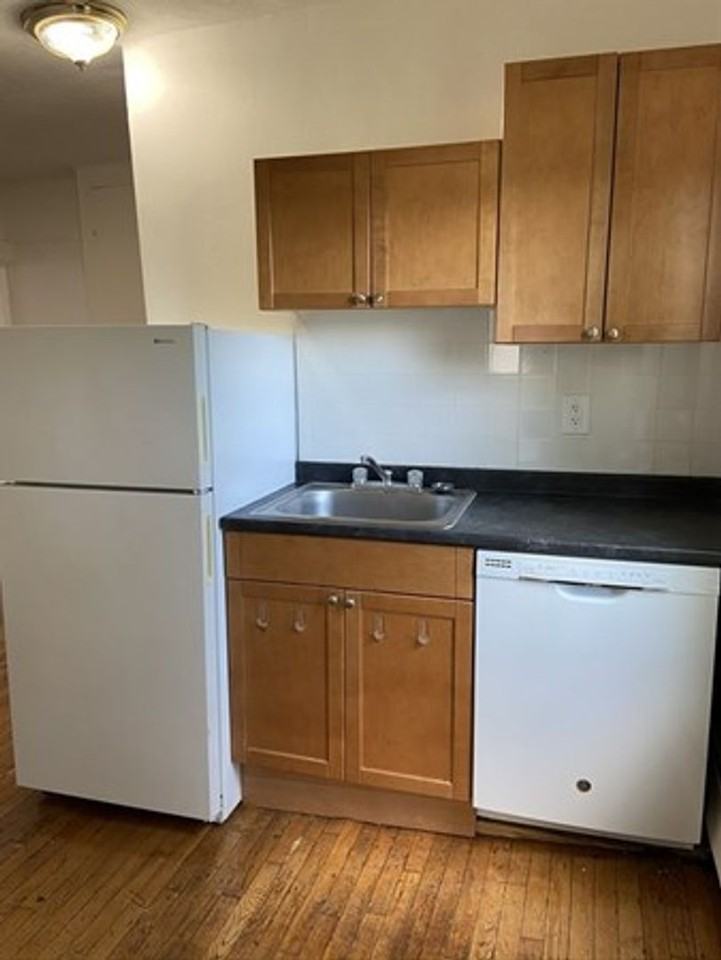 148 5th St - Photo 4 of 13
