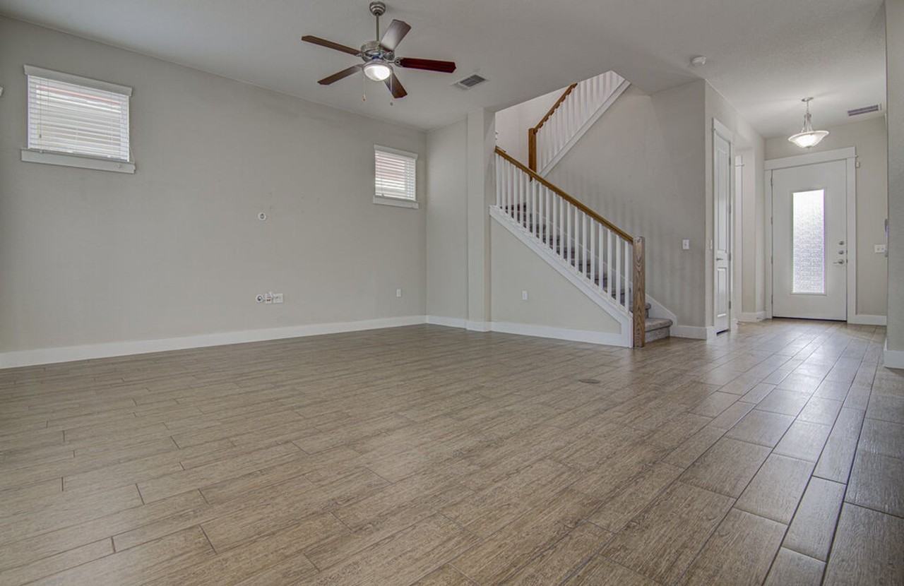 2409 Moreno St - Photo 3 of 31