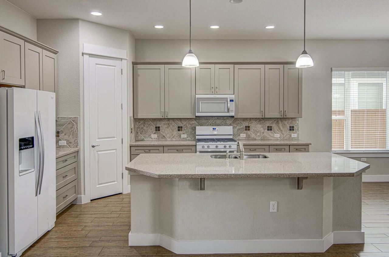 2409 Moreno St - Photo 6 of 31