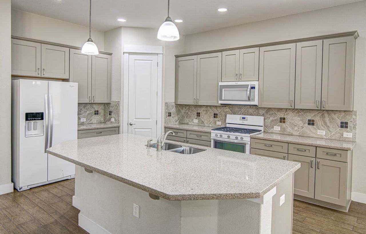 2409 Moreno St - Photo 7 of 31