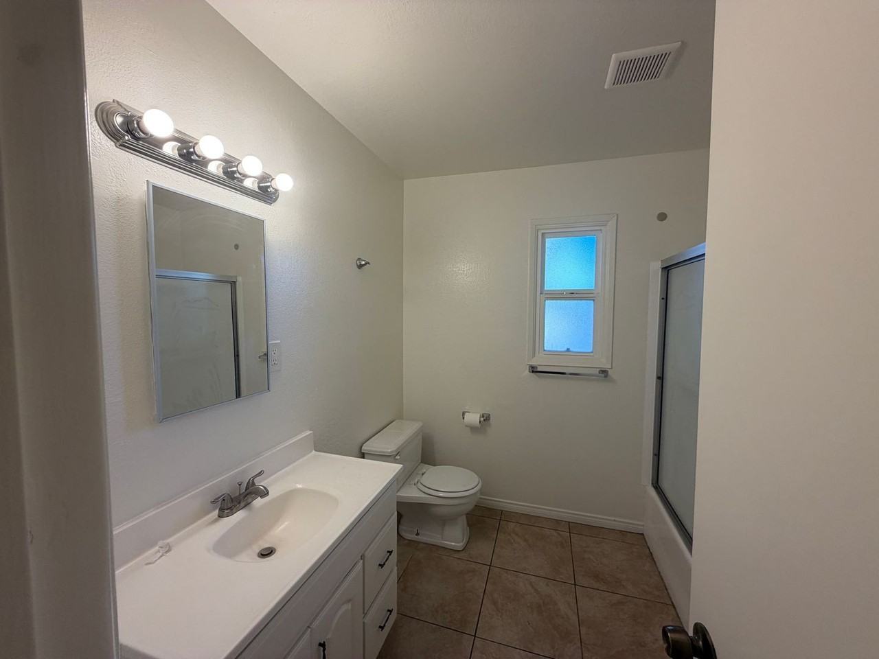 1365 W Jenner St - Photo 6 of 10