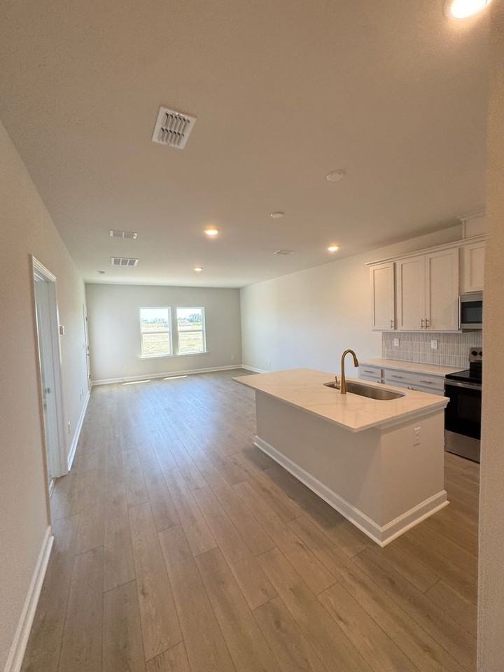 738 Ebb Tide Rd - Photo 4 of 21