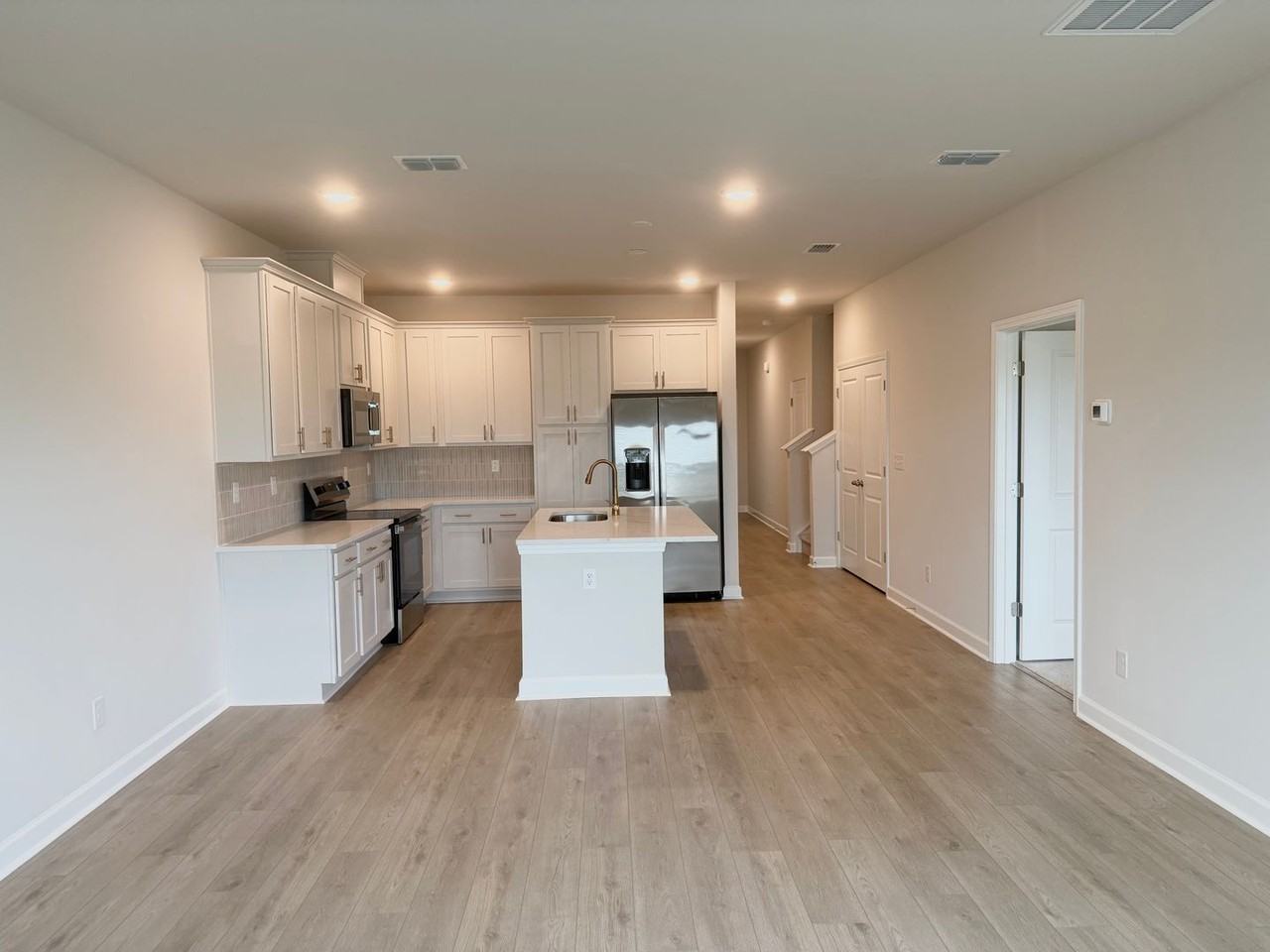738 Ebb Tide Rd - Photo 6 of 21