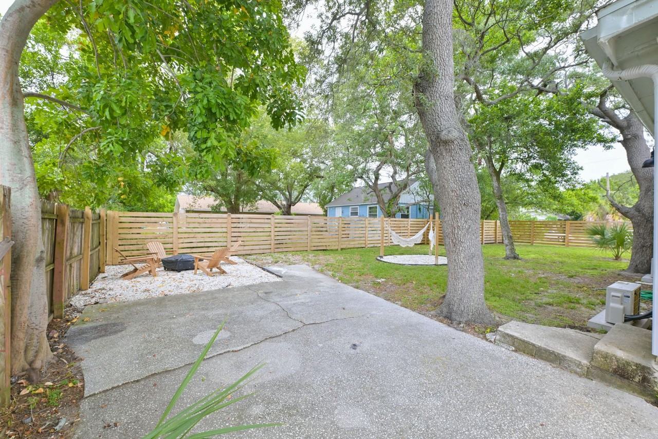 1161 Howard St - Photo 3 of 24