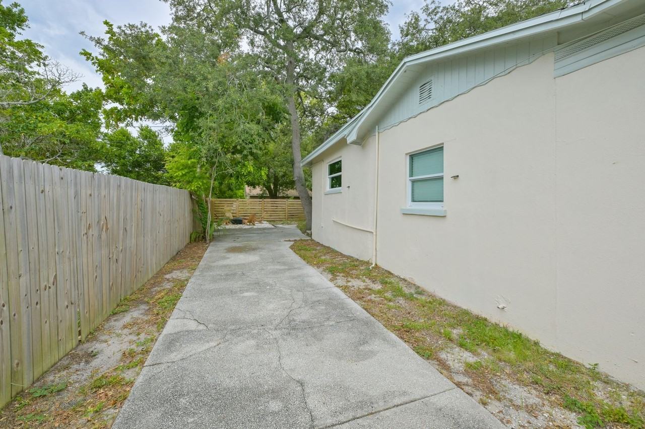 1161 Howard St - Photo 4 of 24