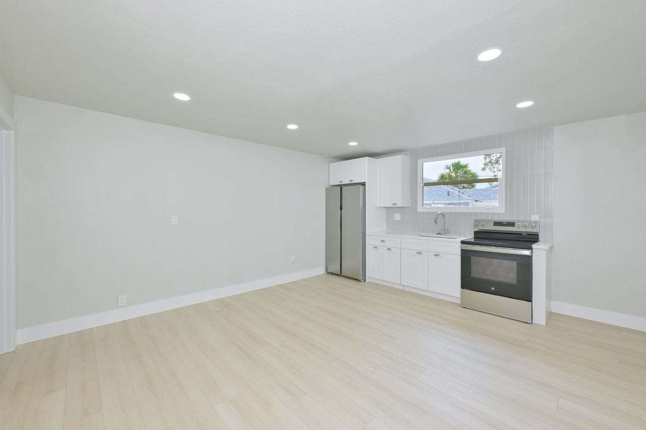 1161 Howard St - Photo 6 of 24
