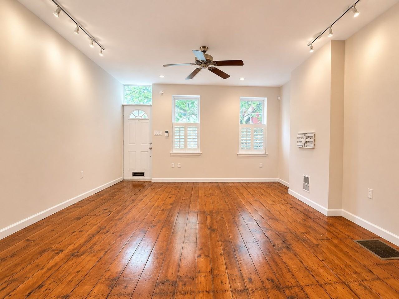 1811 Montrose St - Photo 2 of 24