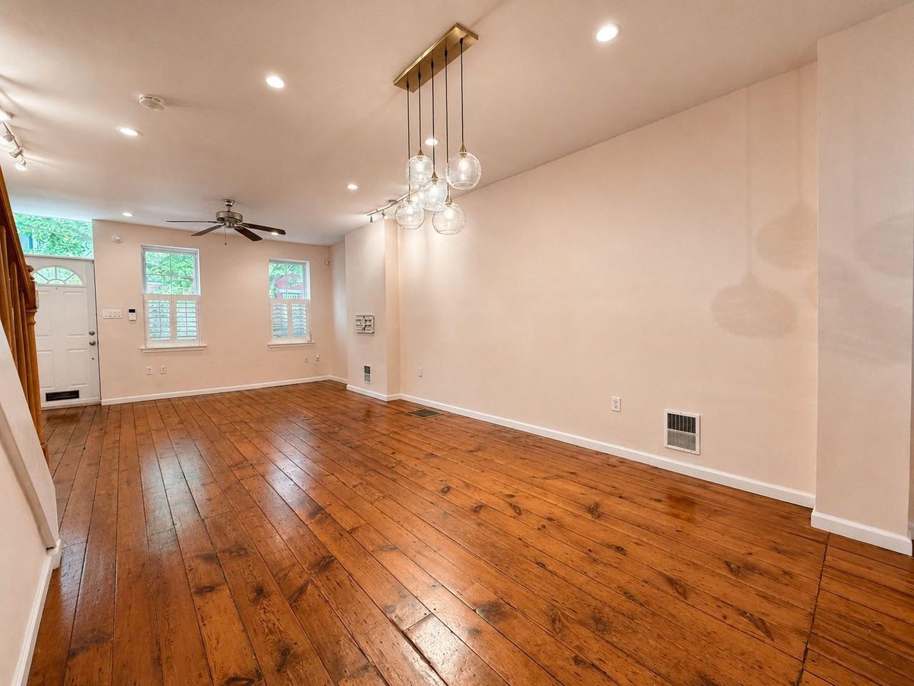 1811 Montrose St - Photo 4 of 24
