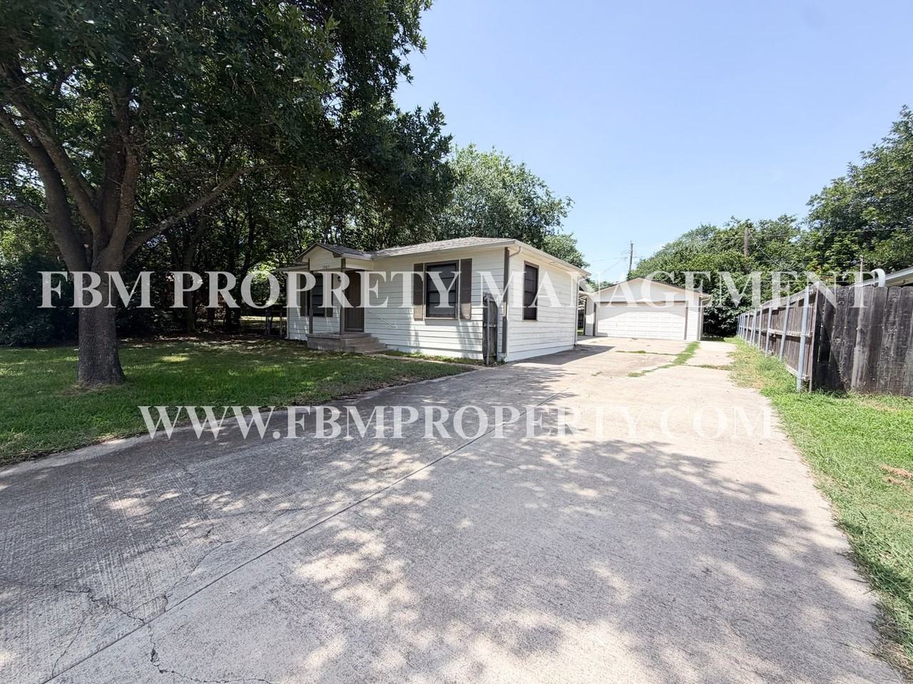 1005 S Carlton St - Photo 3 of 20