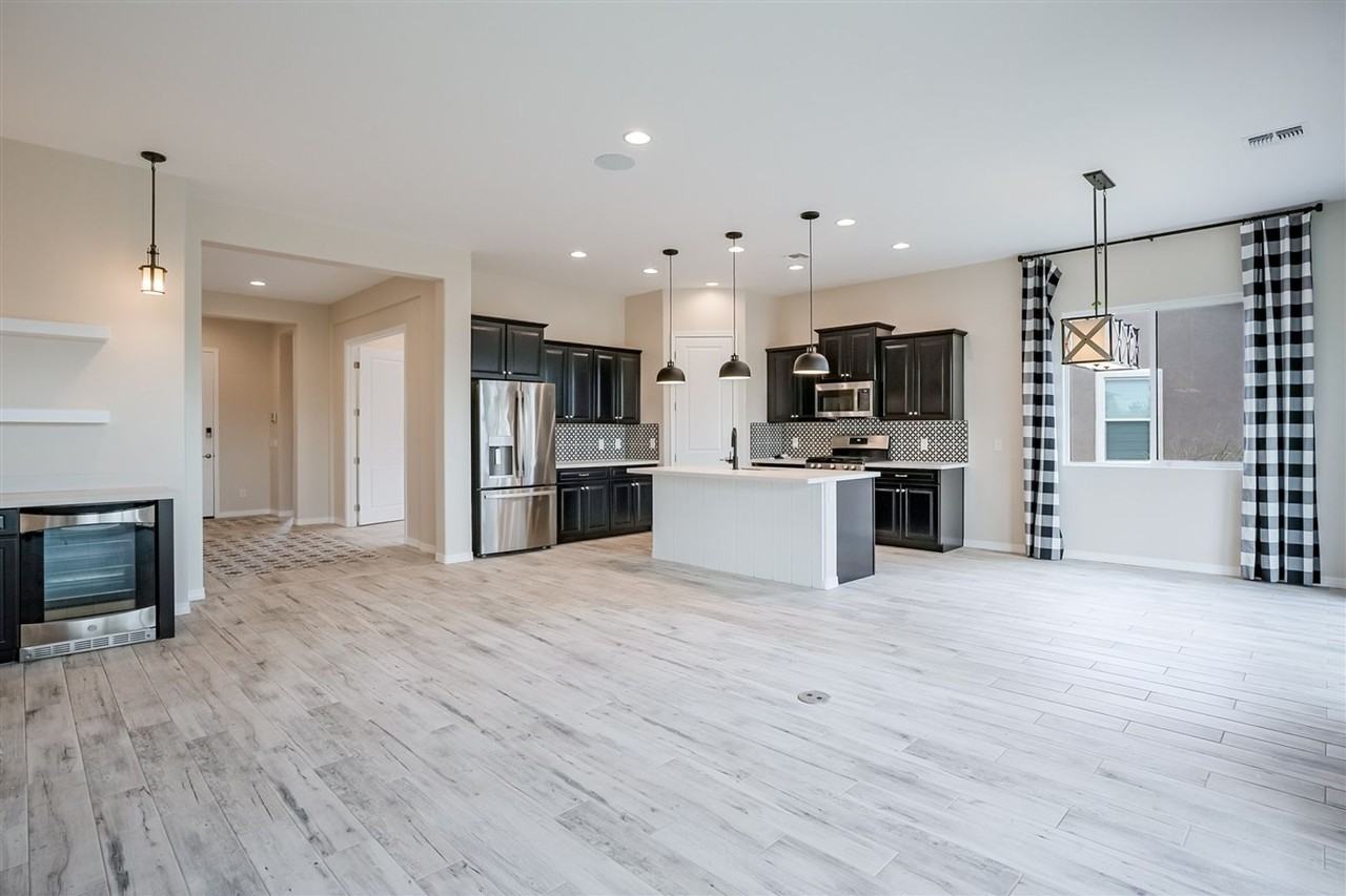 6881 Claret Dr - Photo 6 of 29