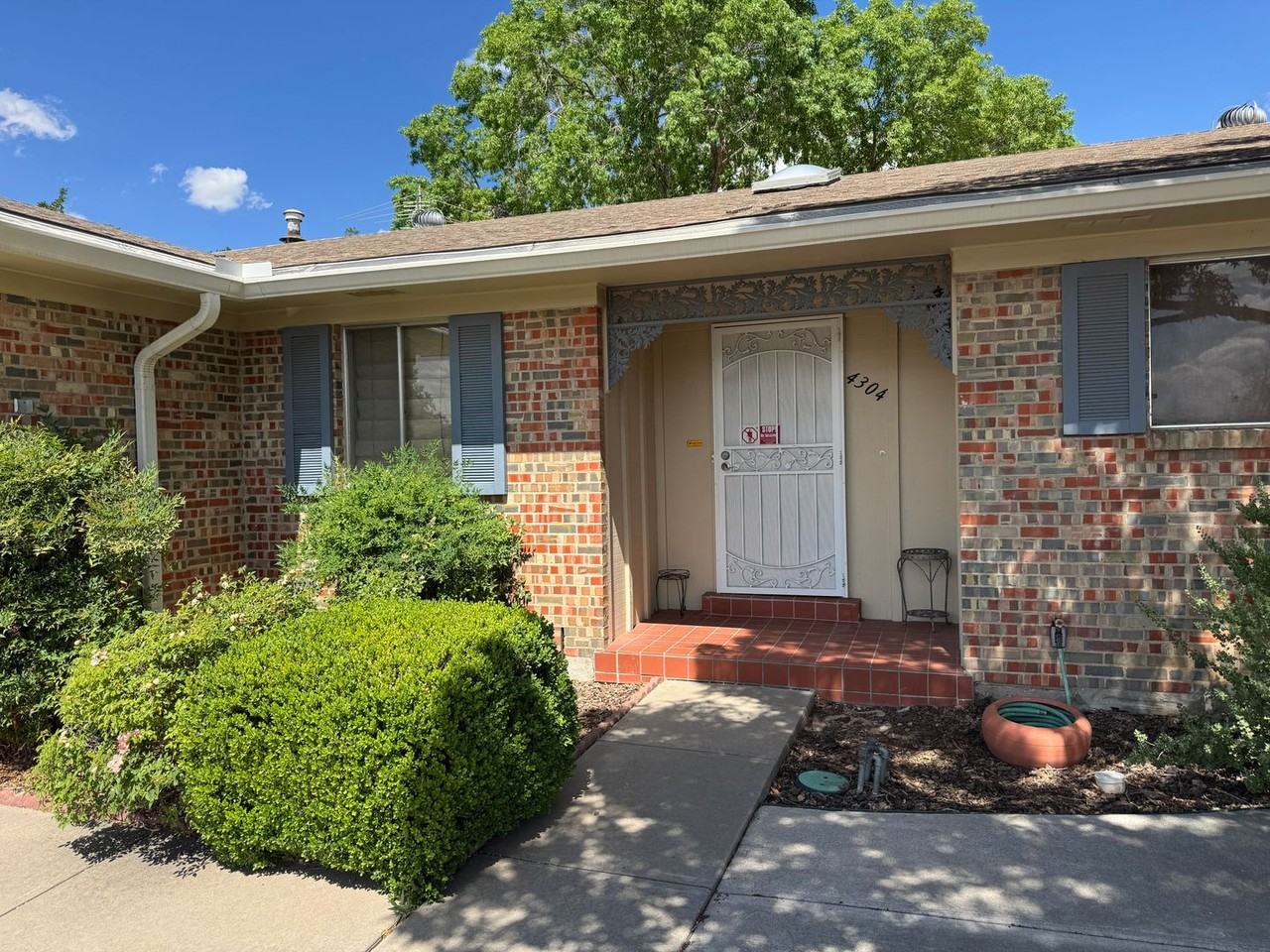 4304 Andrew Dr Ne - Photo 2 of 21