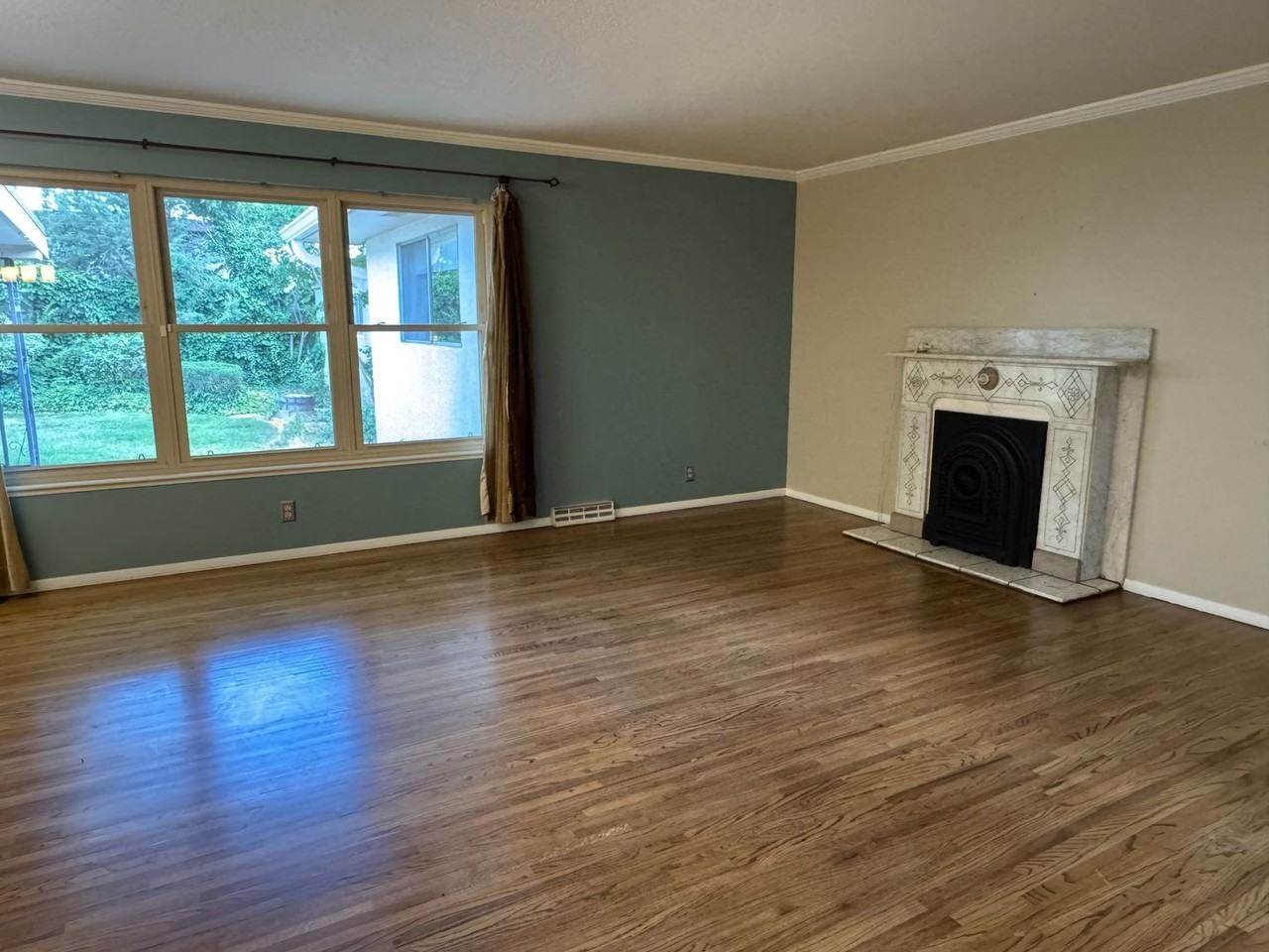 4304 Andrew Dr Ne - Photo 3 of 21