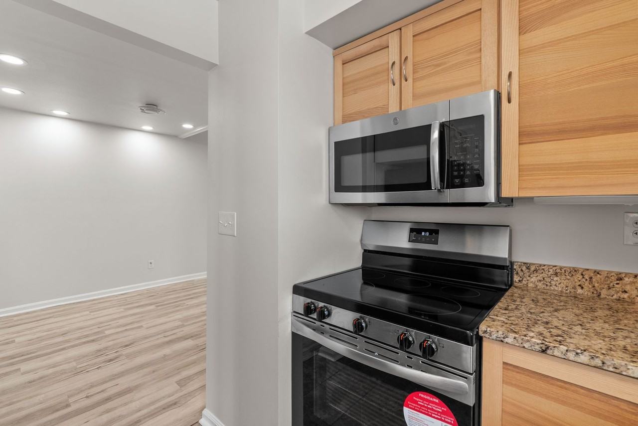 837 Little Bay Ave - Photo 4 of 25