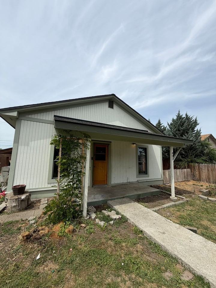 403 N Pacific St - Photo 2 of 19