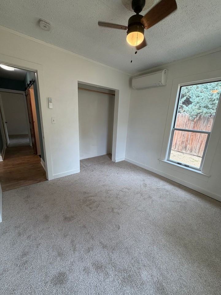 403 N Pacific St - Photo 4 of 19