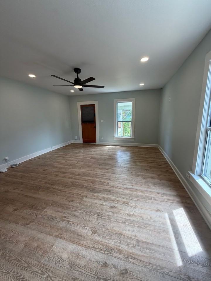 403 N Pacific St - Photo 7 of 19