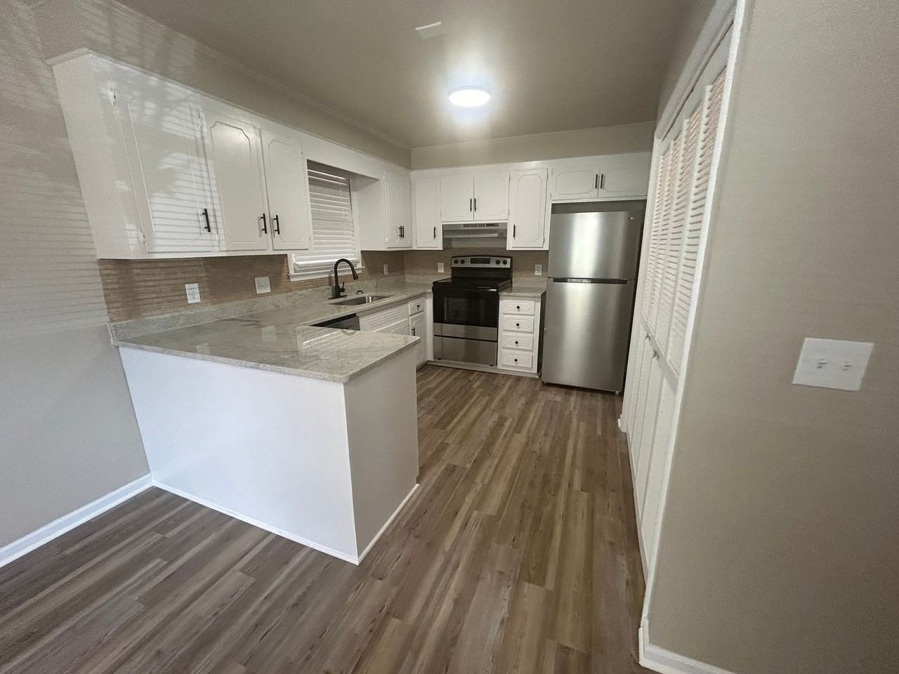 19 Woodpond Ct - Photo 6 of 26