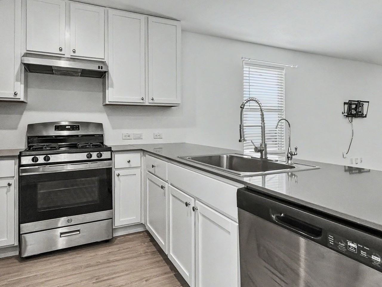 2843 Elion Dr - Photo 5 of 22