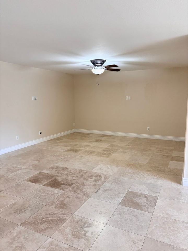 2565 E Southern Ave #16 - Photo 5 of 26