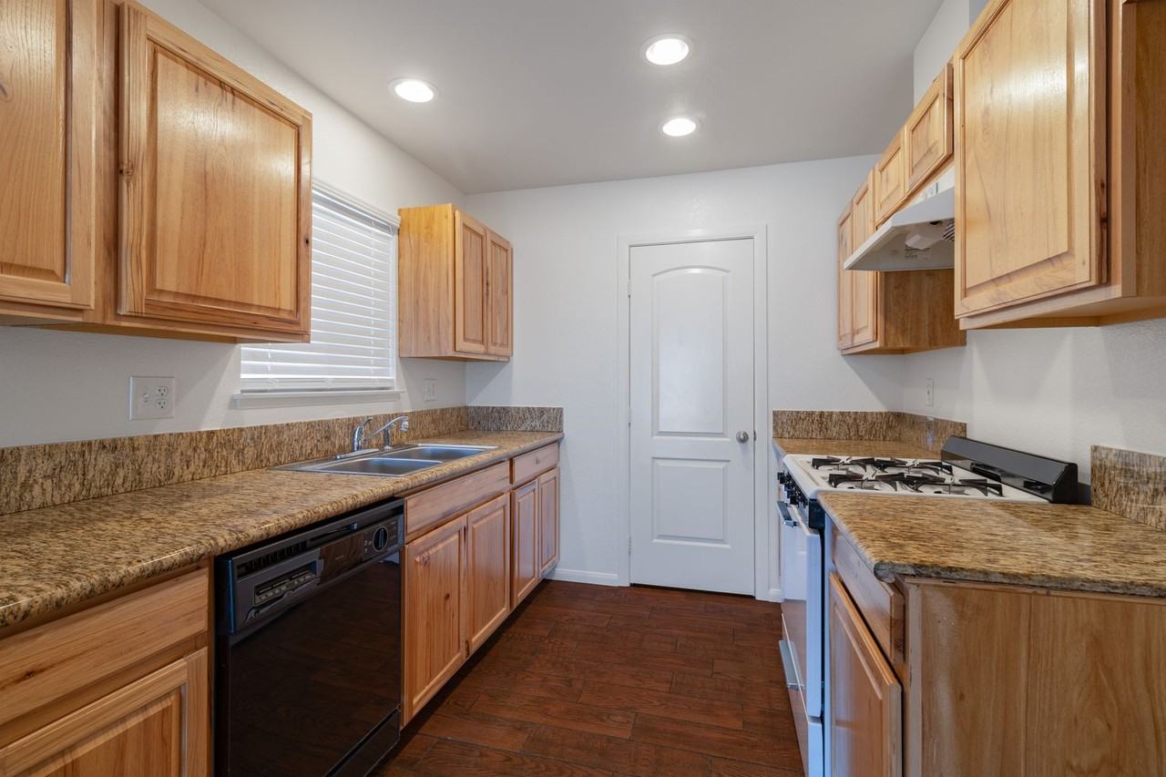 10739 Caribou Ave - Photo 4 of 10